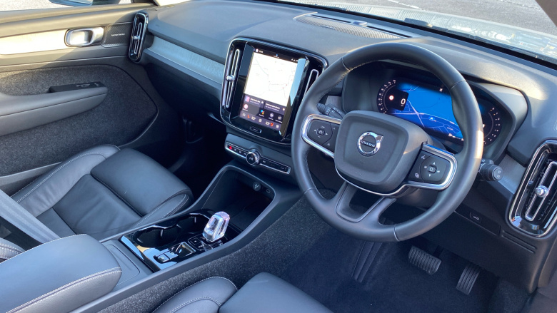 Volvo XC40 2.0 B4P Ultra Dark 5dr Auto Petrol Estate